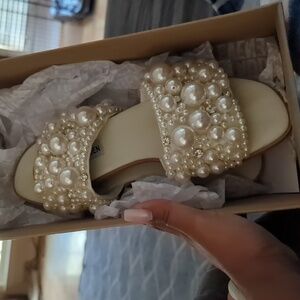 Steve Madden 6 Pearl Beaded Slides